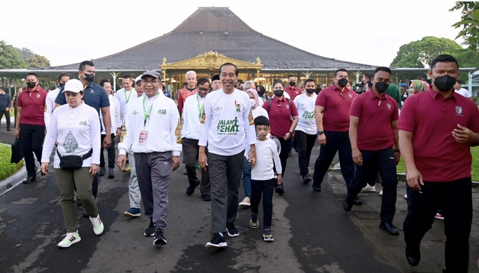 Jokowi dan Puan Meriahkan Jalan Sehat Menuju 1 Abad NU